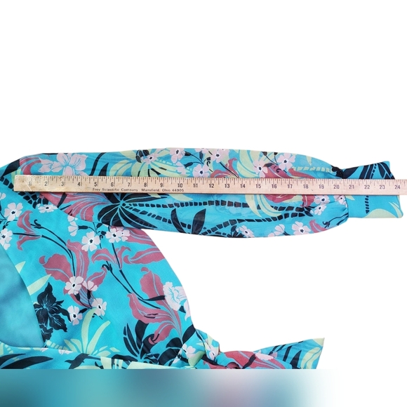 Bailey 44 Blue Floral Wrap Top. Size 4 - Picture 10 of 11